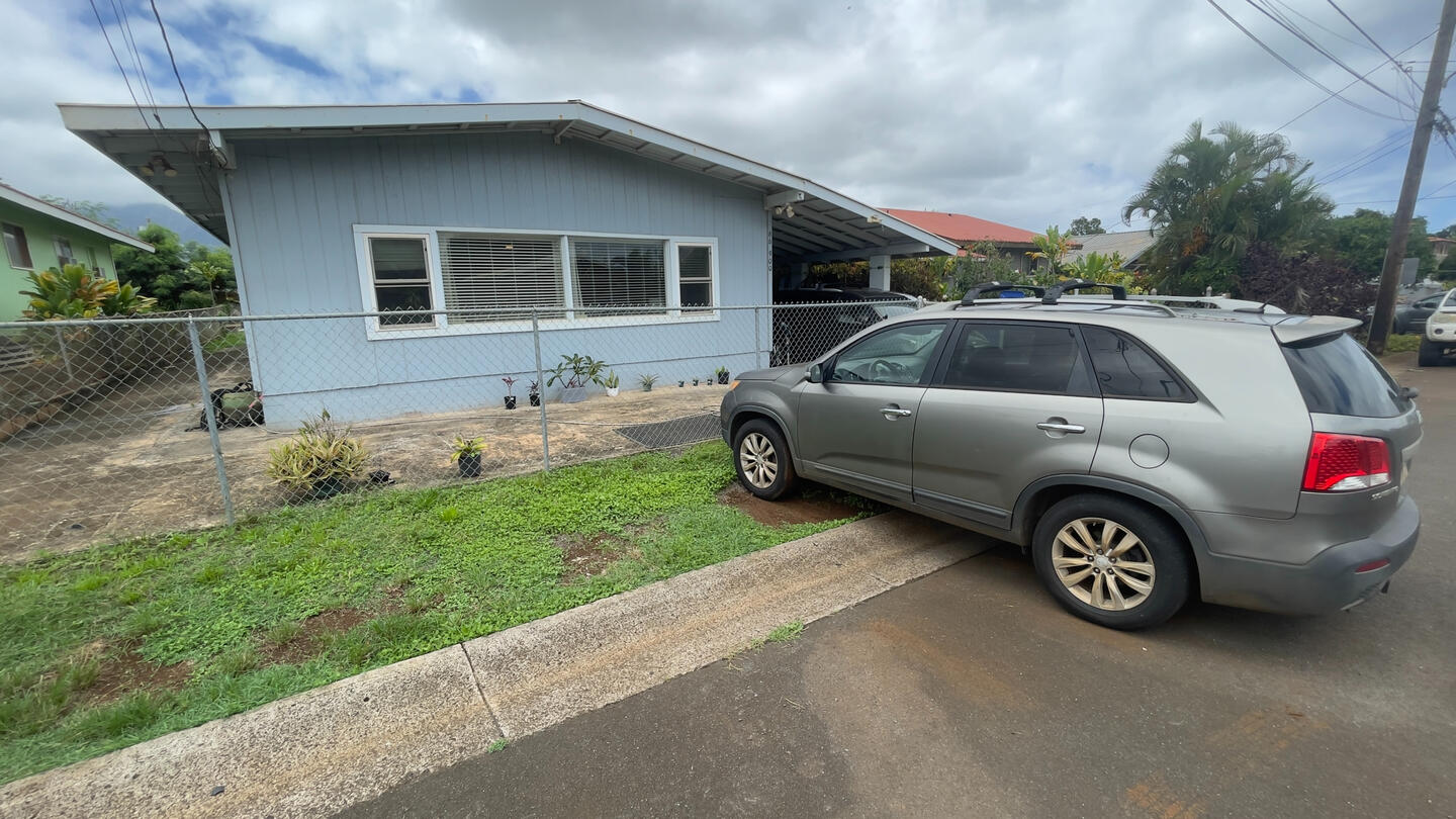 Parking in front of the North Shore Haircuts home salon in Waialua